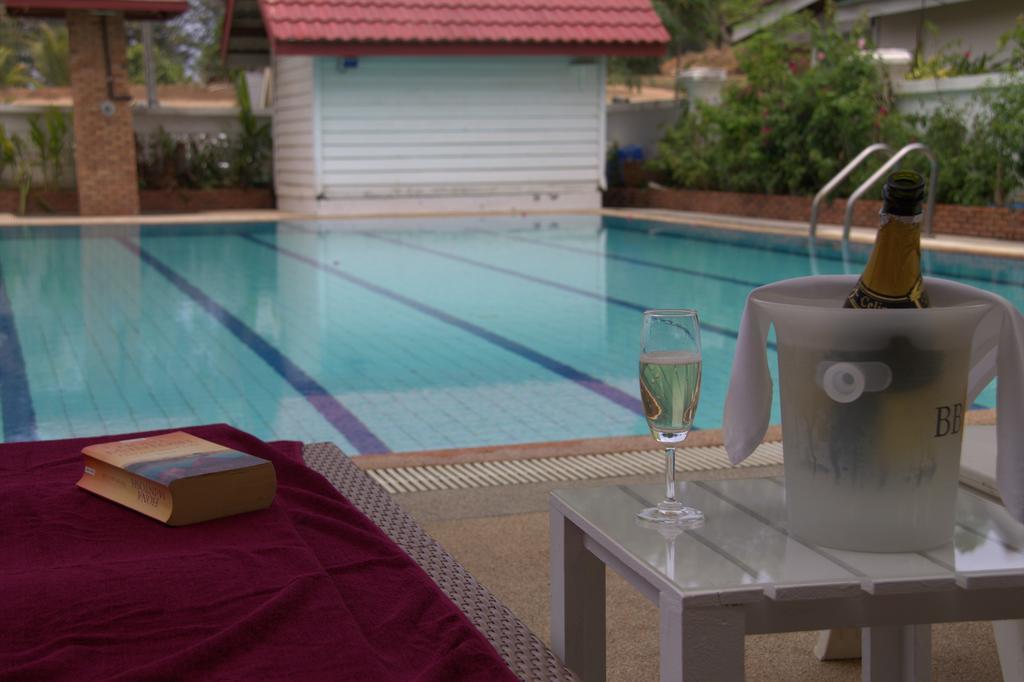 Surin Sweet Hotel Extérieur photo